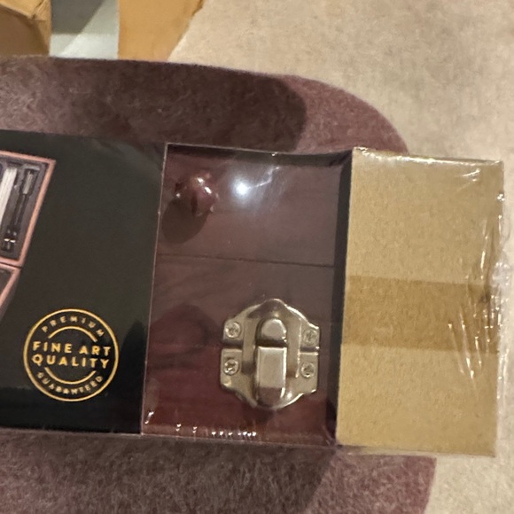 RoseArt Premium 142-Piece Artist Set - Black and Brown - Picture 4 of 6